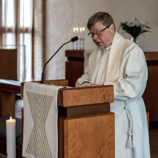 Lahden Hautauspalvelu, pappi