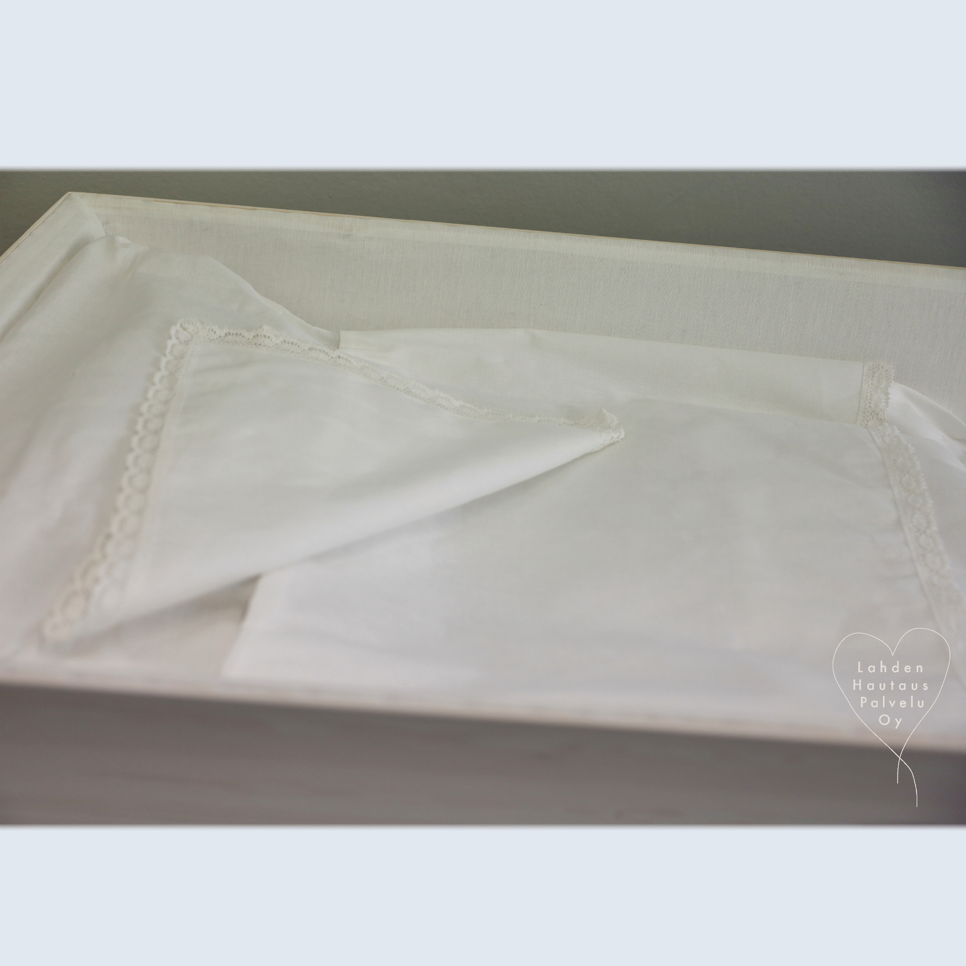 Lahden Hautauspalvelu, arkun sisus